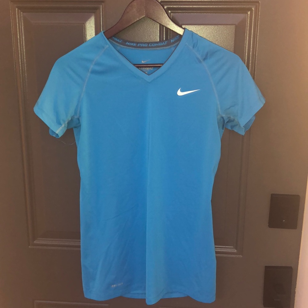 Women’s Nike dry fit top
